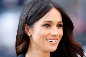 Πώς να κάνετε τις ψεύτικες βλεφαρίδες να μοιάζουν με αληθινές