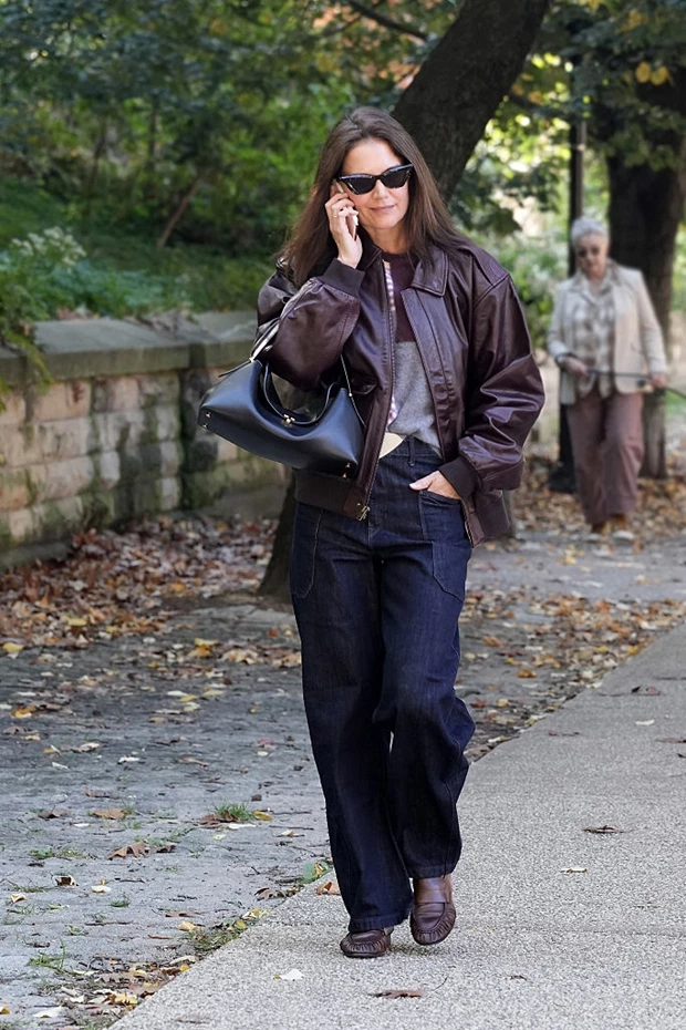 Αυτή η απόχρωση στα loafers δείχνει πιο "ακριβή" από τα μαύρα και τα καφέ και ταιριάζει ιδανικά με jeans |