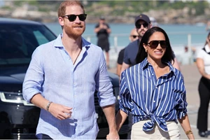 H εμφάνιση της βασίλισσας Maxima με ένα μοναδικό κομμάτι από τη συλλογή Zeus & Dione