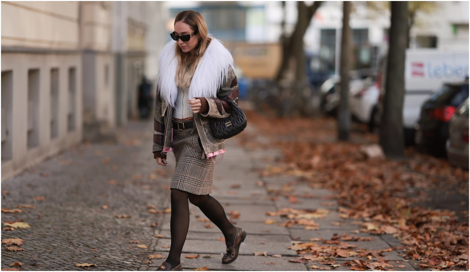 Οι μίντι φούστες ταιριάζουν με μπότες | 5 σούπερ κομψά looks για να πάρετε έμπνευση