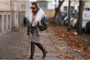 Οι μίντι φούστες ταιριάζουν με μπότες | 5 σούπερ κομψά looks για να πάρετε έμπνευση