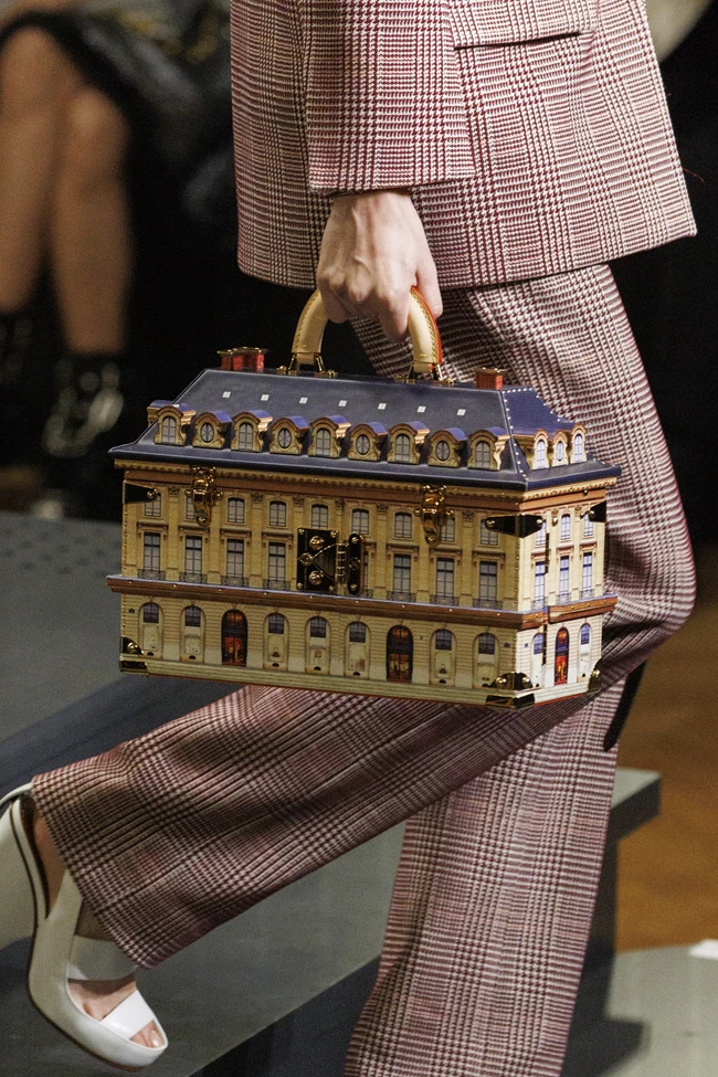 Louis Vuitton AW'23 | Η συλλογή που επιχειρεί να απαντήσει στο τι είναι γαλλικό στιλ