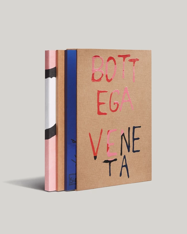 To καλοκαιρινό fanzine της Bottega Veneta είναι αφιερωμένο στον λατρεία του Matthieu Blazy για την Kate Moss