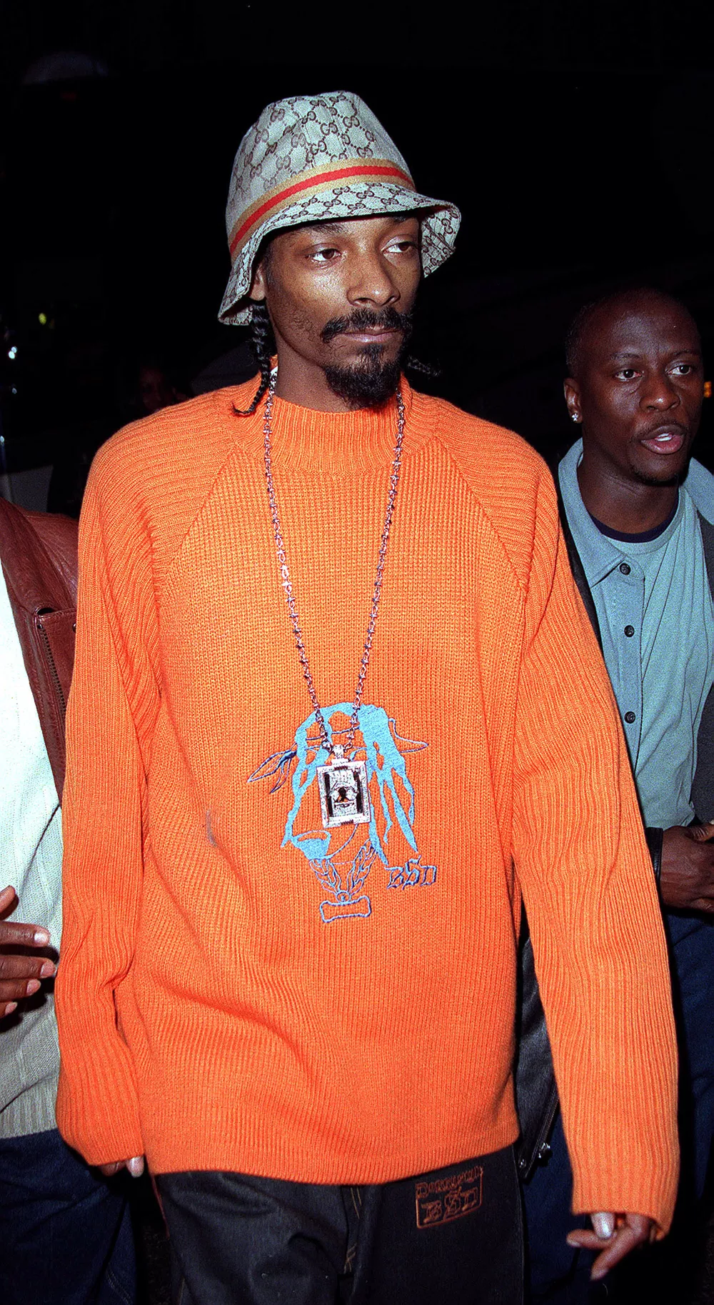 15 φορές που οι celebrities απέδειξαν πως το bucket hat είναι ένα stylish αξεσουάρ