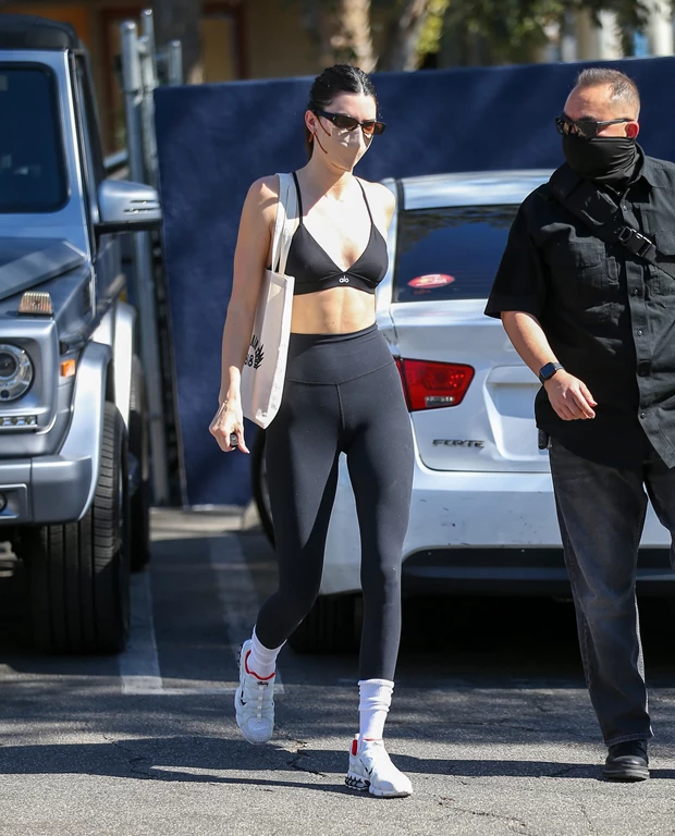 Υοga | Η στάση που σφίγγει τους γλουτούς και μας κάνει πιο έξυπνους, μέσα σε 30 λεπτά