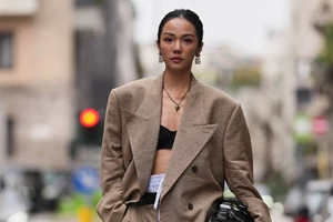 Προστατεύει και επανορθώνει | Το αντηλιακό με πεπτίδια κολλαγόνου που αλλάζει τον τρόπο που βλέπαμε το αντηλιακό