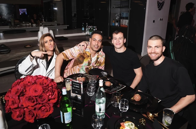 Jayson Atienza | Ο εικαστικός παρουσίασε το νέο του βήμα με ένα κοσμικό party στο Los Angeles