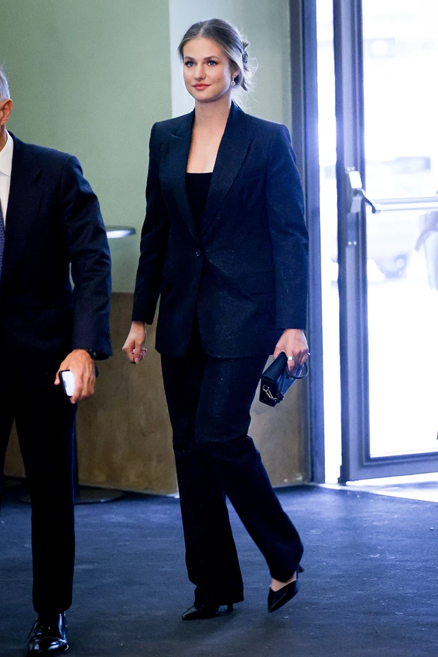 H επανεμφάνιση της πριγκίπισσας Leonor με τη βασίλισσα Letizia και την αδερφή της Infanta Sofia