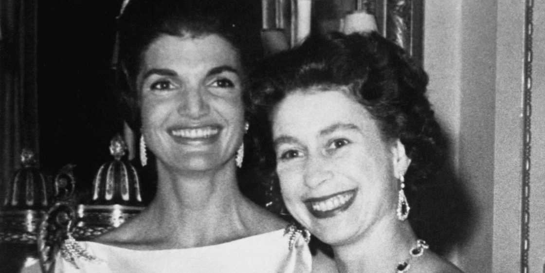 Η διαχρονική συμβουλή που μοιράστηκε η βασίλισσα Ελισάβετ με την Jackie Kennedy