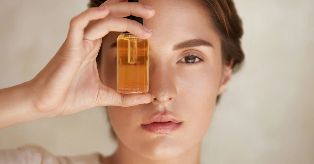 5 καινοτόμοι οροί προσώπου που "σβήνουν" χρόνια από το πρόσωπο