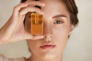 5 καινοτόμοι οροί προσώπου που "σβήνουν" χρόνια από το πρόσωπο