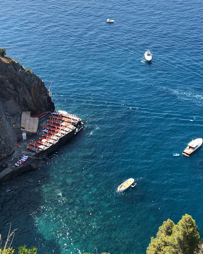 Το Yolo επαναπροσδιορίζει τα ταξιδιωτικά περιοδικά και σας κάνει να ονειρεύεστε προορισμούς σε όλο τον κόσμο