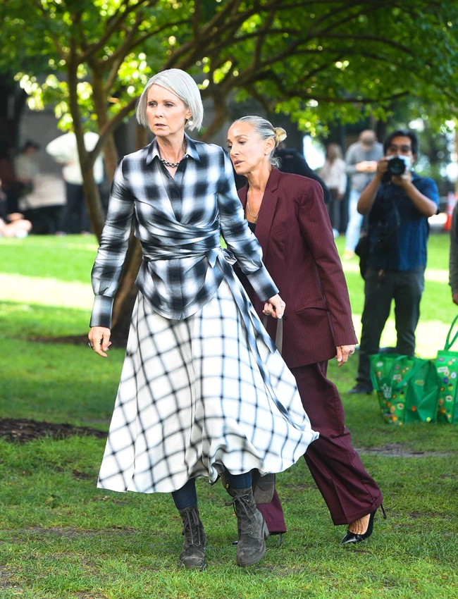 Cynthia Nixon | Εξηγεί γιατί η Miranda στο 'And Just Like That' έχει γκρίζα μαλλιά