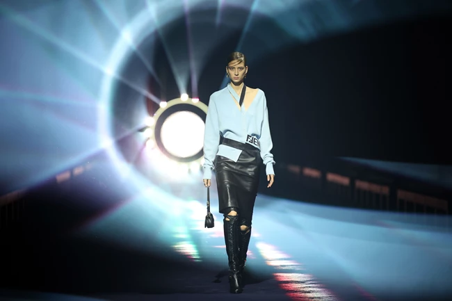 Fendi AW'23 | Η αποδομημένη πολυτέλεια της νέας συλλογής