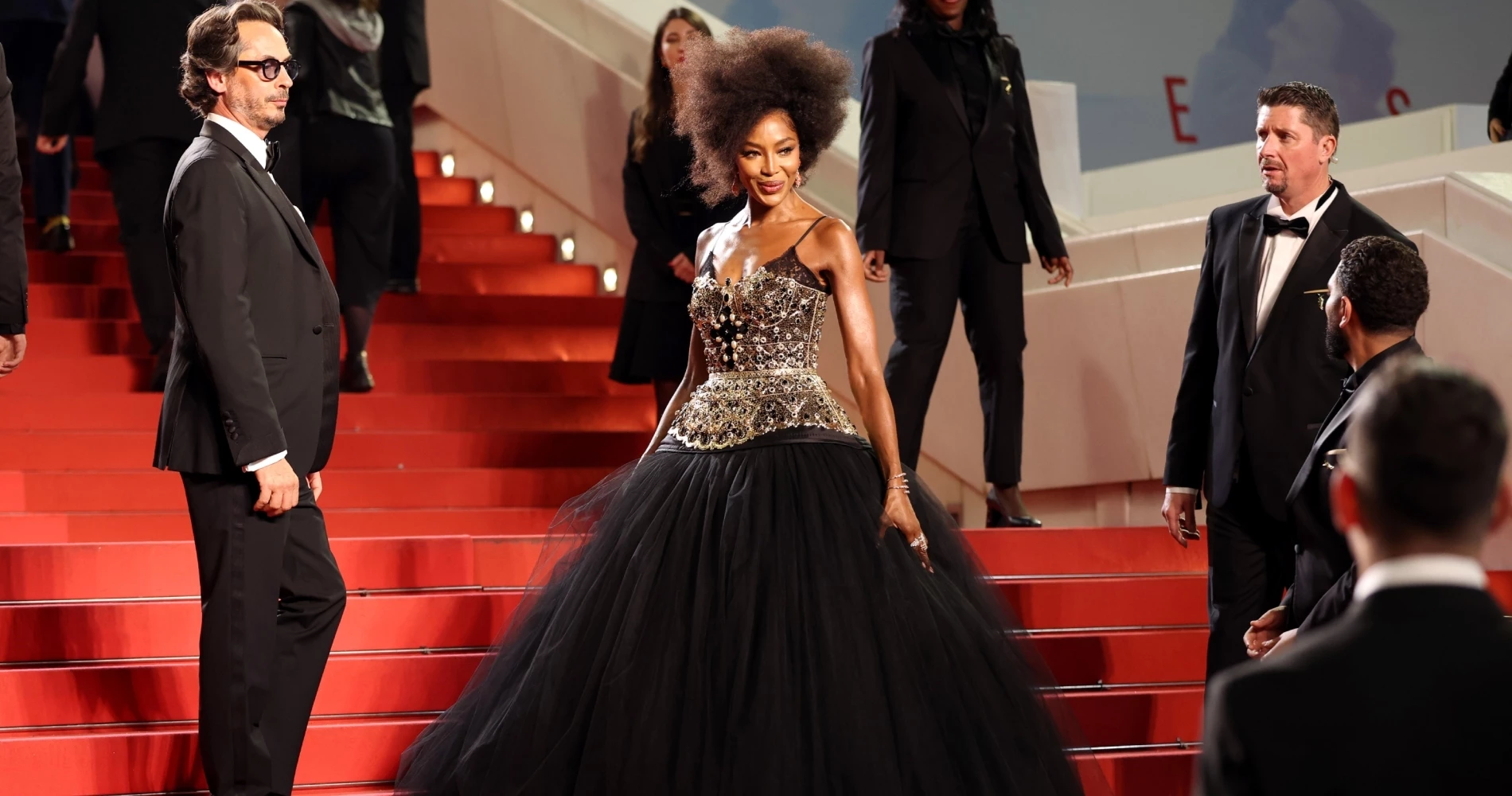 Ana de Armas | Το κομψό low ponytail της είναι η πιο εύκολη πρόταση για τις ζεστές μέρες του καλοκαιριού