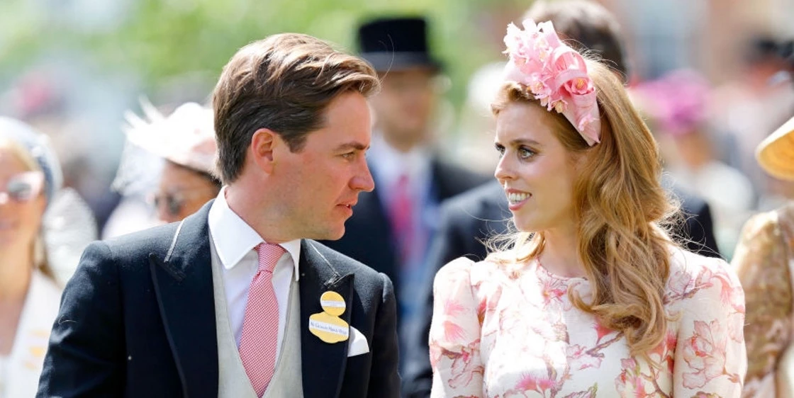 Βασίλισσα Ελισάβετ | Κράτησε 75 χρόνια στην τσάντα της ένα δώρο από τον πρίγκιπα Φίλιππο