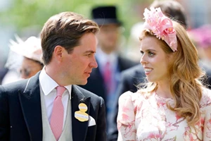 Βασίλισσα Ελισάβετ | Κράτησε 75 χρόνια στην τσάντα της ένα δώρο από τον πρίγκιπα Φίλιππο