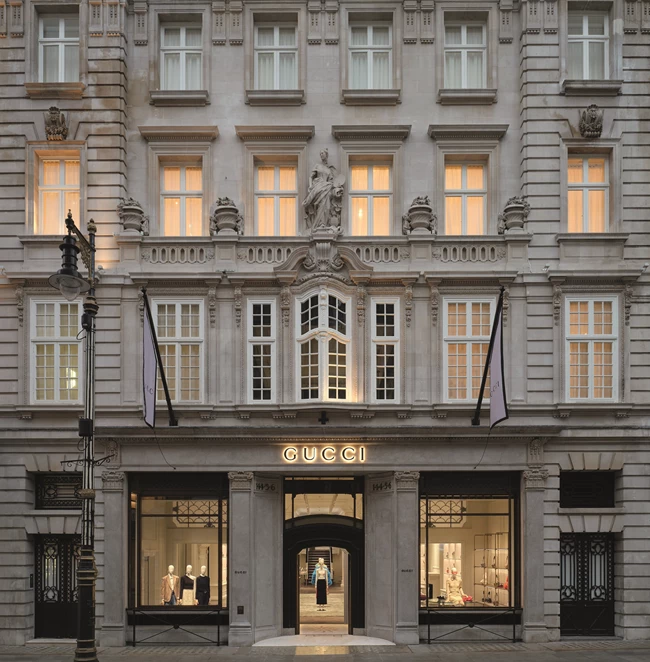 Μέσα στο ολοκαίνουριο Μέγαρο του οίκου Gucci στην πιο αριστοκρατική συνοικία του Λονδίνου
