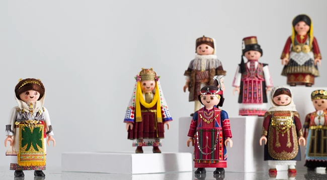 PlaymoGreek | Τα playmobil ντύνονται με παραδοσιακές φορεσιές της Ελλάδας