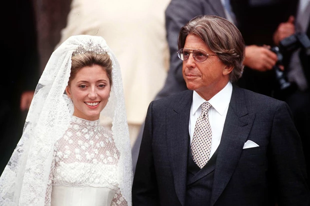 30 χρόνια πριν | Η Marie Chantal νύφη στο πλευρό του Παύλου παρουσία της βασίλισσας Ελισάβετ