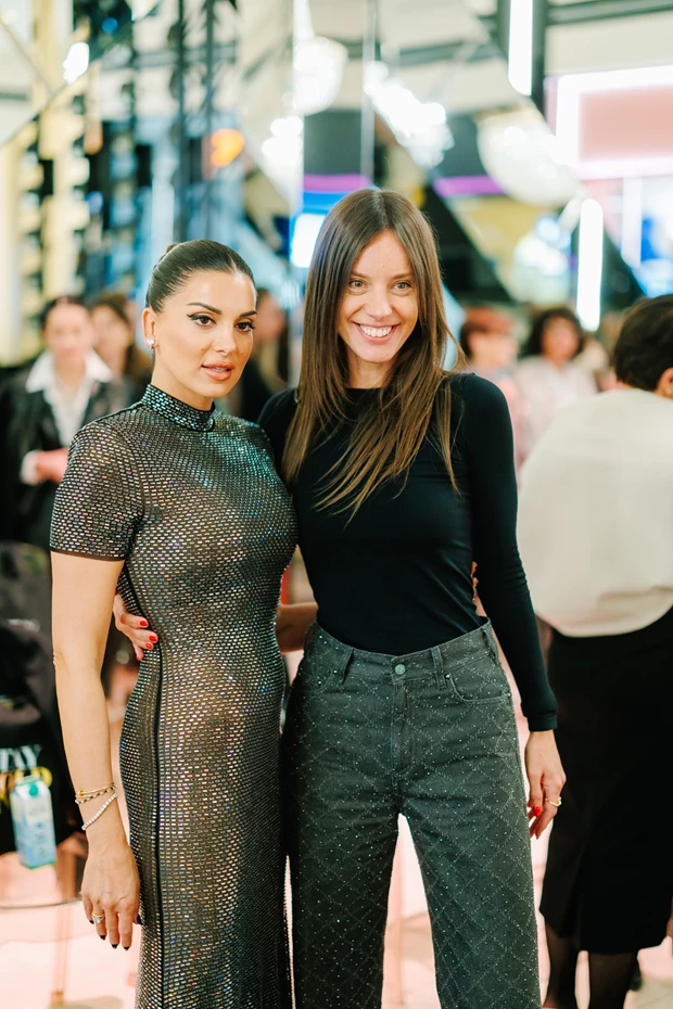 Η Σταματίνα Τσιμτσίλη & η Χρυσιάννα Ανδριοπούλου στο Stay Golden Fashion Show