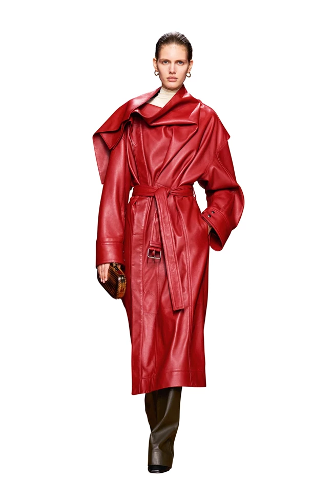 Τα scarf coats είναι η τάση του χειμώνα