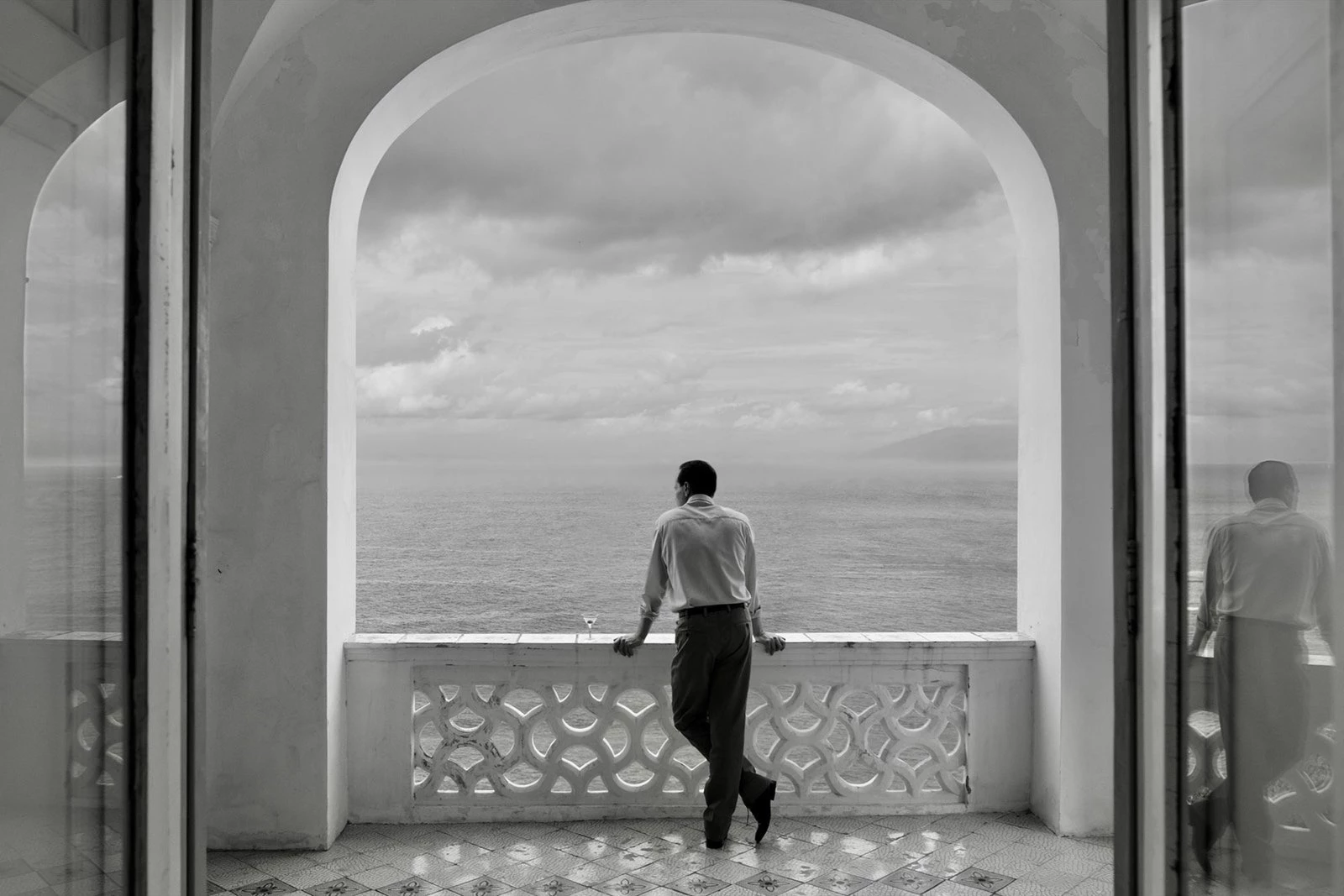 Scoop | Οι πρώτες επίσημες φωτογραφίες από την ταινία για τον πρίγκιπα Andrew