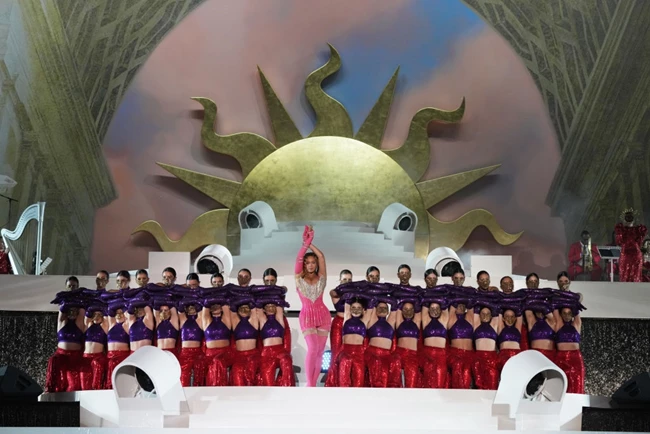 Beyoncé | Η εντυπωσιακή εμφάνιση στη σκηνή μετά από 4 χρόνια – Το ντουέτο με την Blue Ivy