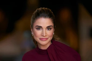 Όλοι μιλούν για τη Moza bint Nasser και το υπέροχο στυλ της στο βασιλικό γάμο της Ιορδανίας