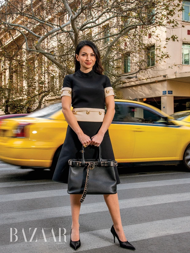 Η Kωνσταντίνα Ψαρράκου είναι μια γυναίκα που κατόρθωσε να σπάσει τη "γυάλινη οροφή"