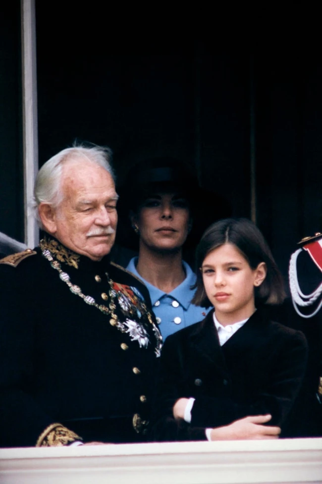 Η Charlotte Casiraghi ξαναφόρεσε 18 χρόνια μετά το ίδιο Chanel σακάκι για να τιμήσει τον παππού της, πρίγκιπα Rainier