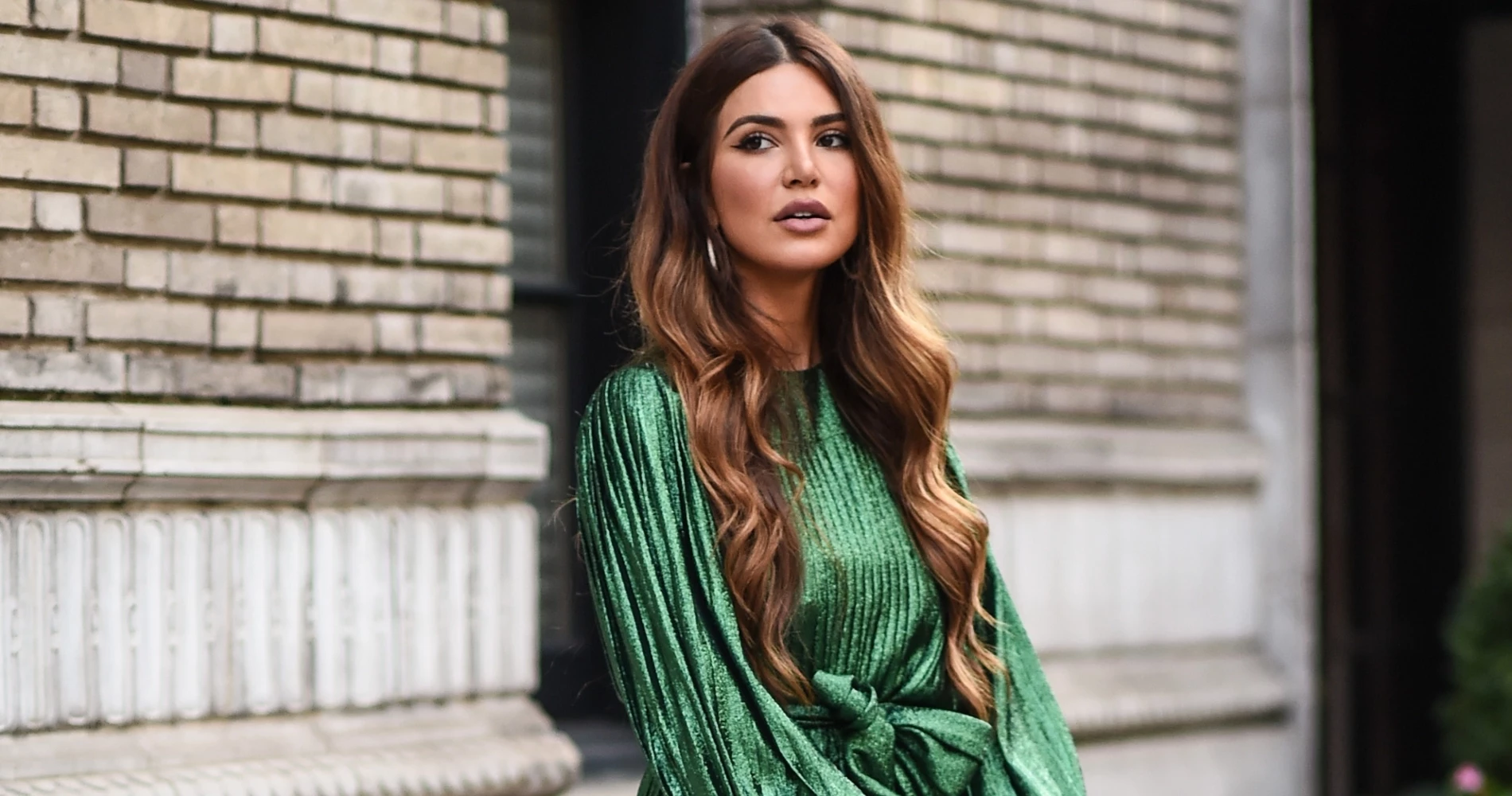 Τα μαύρα φορέματα που θα επέλεγε μία κομψή γυναίκα για τις γιορτές