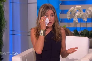 Η Jennifer Aniston ελπίζει ότι η επόμενη σχέση της θα είναι με κάποιον "εκτός Hollywood"