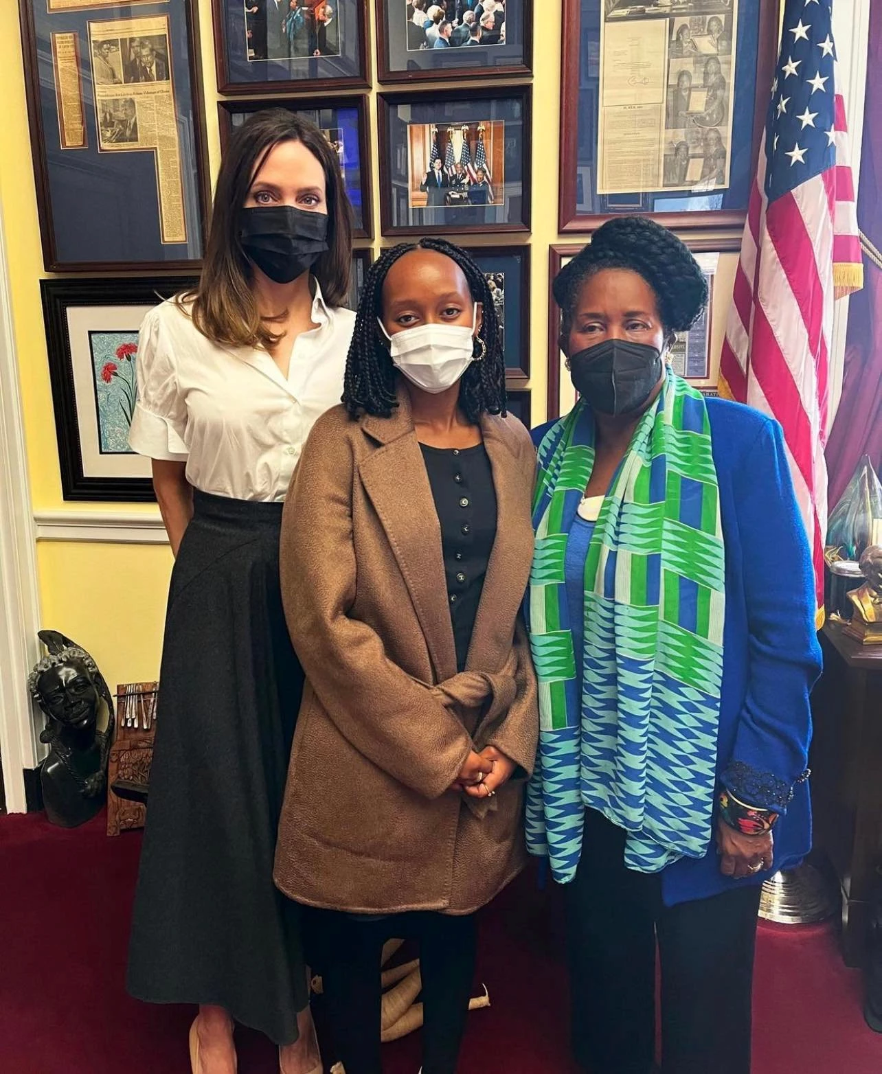 Angelina Jolie | Μοιράστηκε τη συγκινητική επιστολή μιας Αφγανής για να προωθήσει ένα σημαντικό μήνυμα