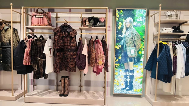 Barbour x FARM Rio στα attica