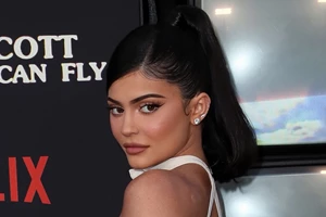 H Kylie Jenner βρίσκεται στο βουνό και ποζάρει με τα πανάκριβα ski outfits της