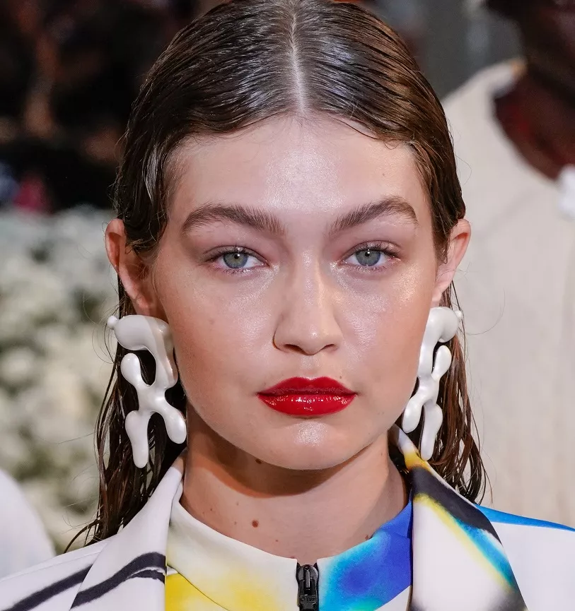 Wet look στα χείλη