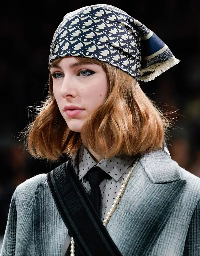 Dior: '70s inspired μπαντάνες