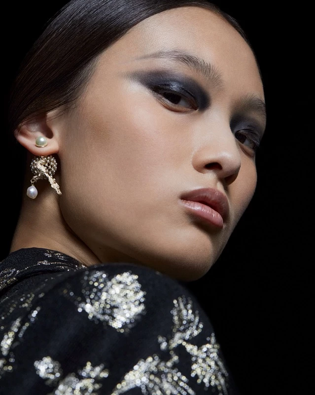 Dior Cruise 2023 | Η νέα εκδοχή των smokey eyes που προτείνει ο Peter Philips