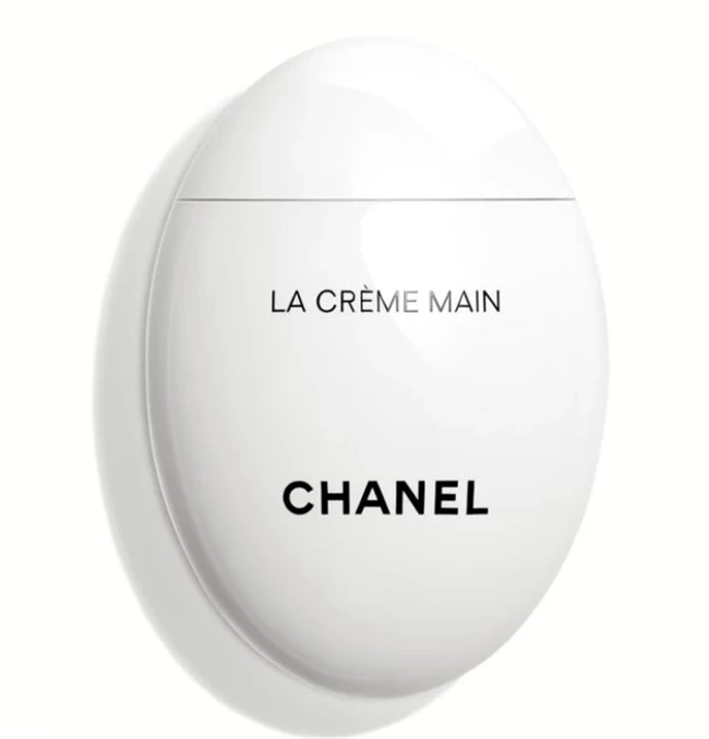 Η αγαπημένη κρέμα χεριών της Margot Robbie εξαφανίζει τις καφέ κηλίδες