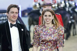 Πριγκίπισσα Βεατρίκη | Οι φωτογραφίες με τον σύζυγό της, Edoardo Mapelli Mozzi, στο φεστιβάλ Glastonbury