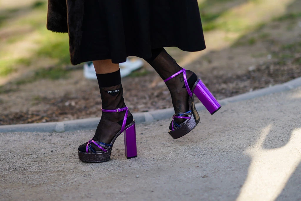 Τα loafers με τακούνι είναι τα πιο κομψά παπούτσια που θα φορέσετε φέτος