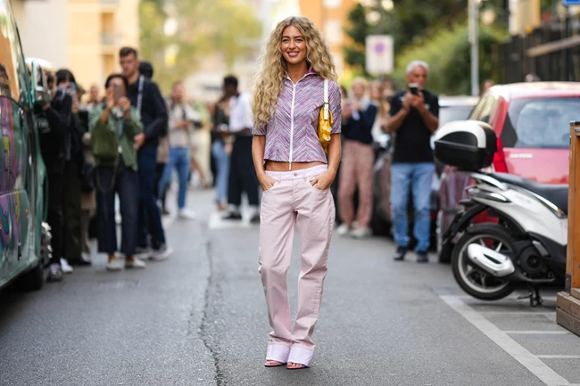 Street style με mules παπούτσια
