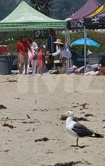 Πρίγκιπας Harry & Meghan Markle | O γιος τους Archie κάνει μαθήματα σερφ