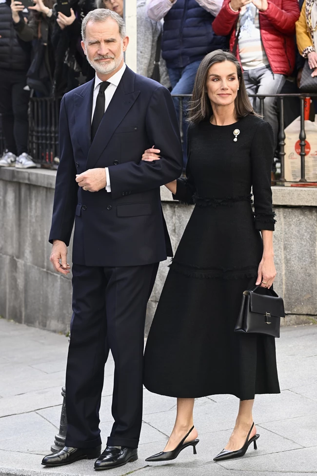 Βασίλισσα Letizia | Η ιστορία της καρφίτσας που επέλεξε σε μνημόσυνο στη Μαδρίτη