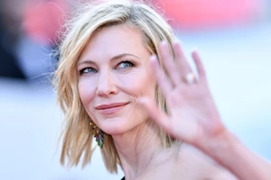 10 άκρως κολακευτικές σκιές ματιών για γυναίκες άνω των 50