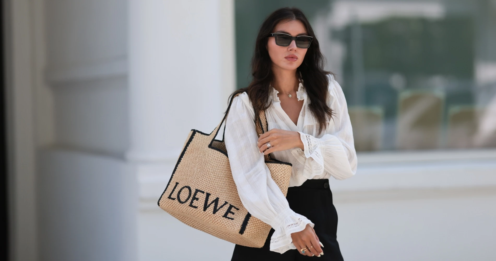 Ποια κομμάτια πρέπει να βάλετε στη Summer Capsule Wardrobe του 2025