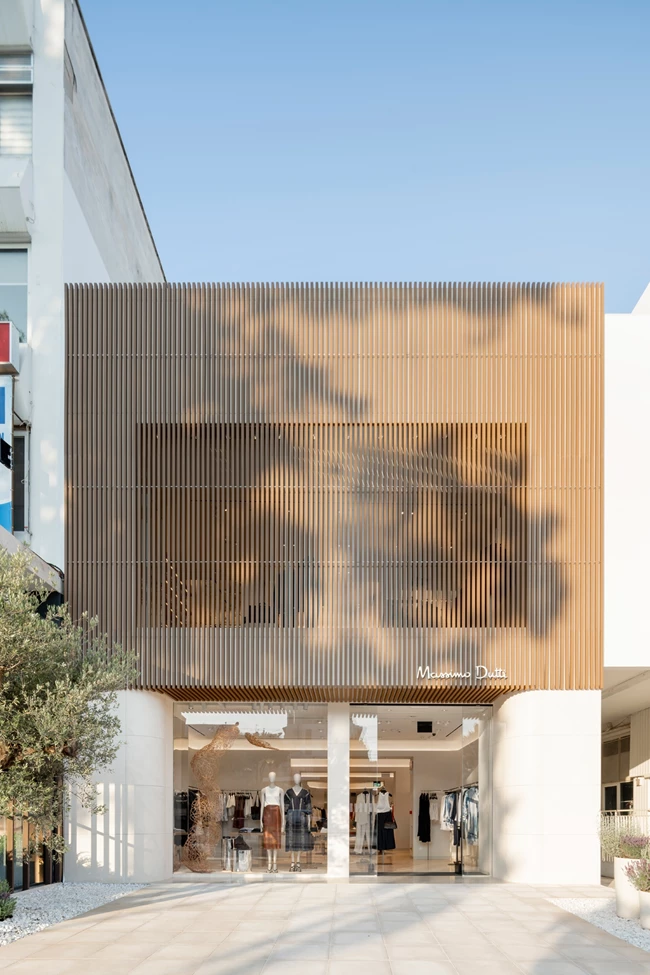 Η Massimo Dutti παρουσιάζει τη νέα της εικόνα με το ανακαινισμένο κατάστημα της Γλυφάδας