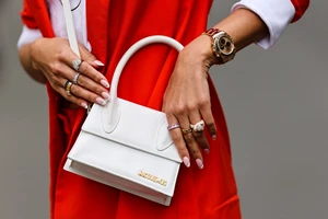 Barely There | Τα μίνιμαλ μανικιούρ που θα κυριαρχήσουν το 2024