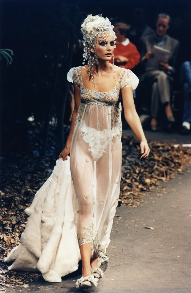 Givenchy Fall 1996 couture